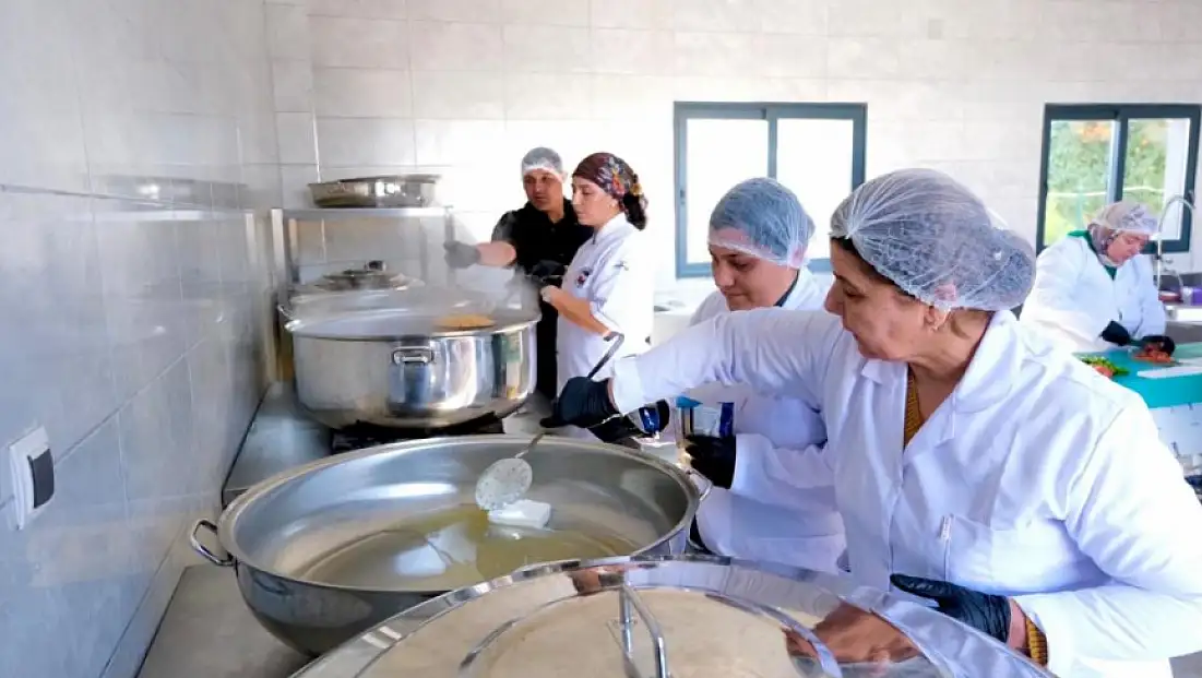 Ceyhan Belediyesinden iftar çadırı yerine evde sıcak yemek uygulaması