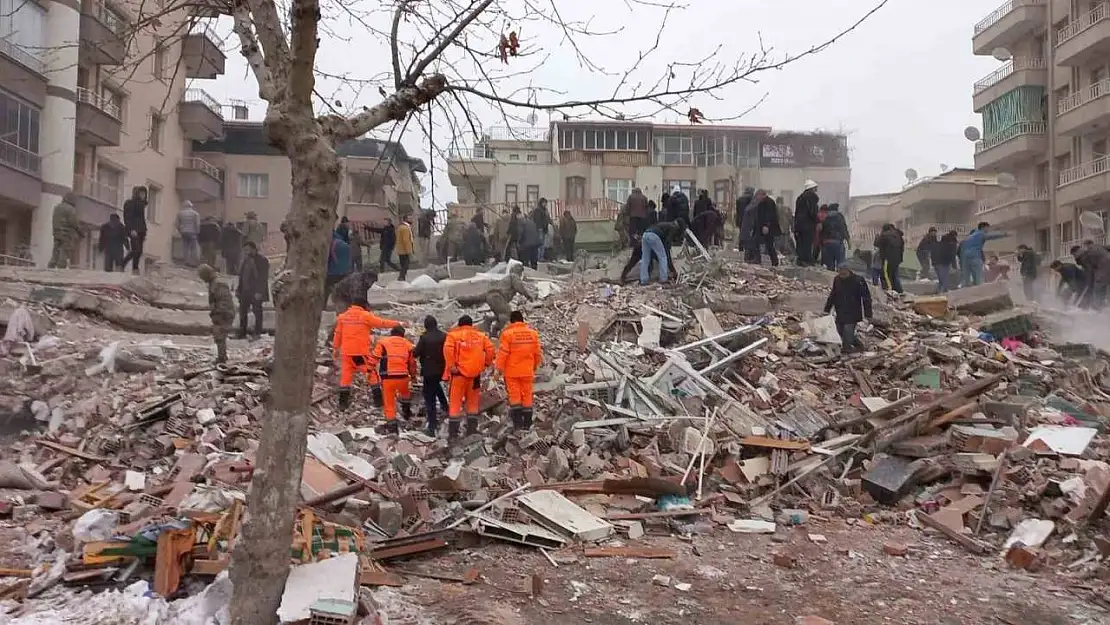 78 kişiye mezar olan Hakimbey Apartmanı'yla ilgili davada savcının araştırma talebi reddedildi