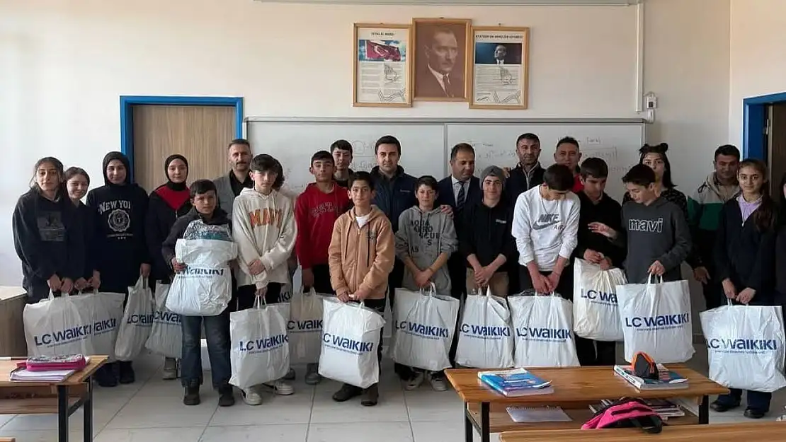 Adaklı'da öğrencilere kıyafet desteği