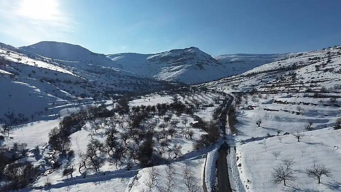 Akçadağ'da kar manzarası mest etti