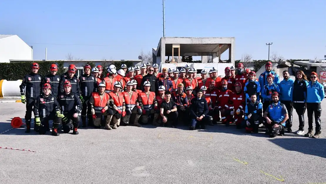 Balıkesir Büyükşehir İtfaiyesi ortak tatbikatta göz doldurdu