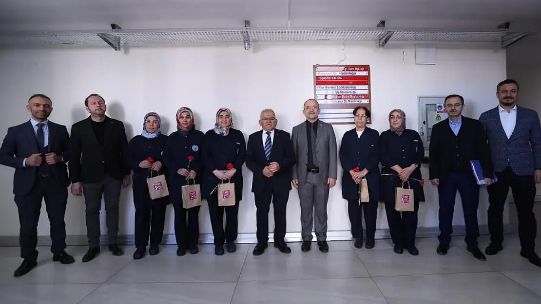 Başkan Büyükkılıç'tan Dünya Kadınlar Günü'ne 'karanfilli' kutlama