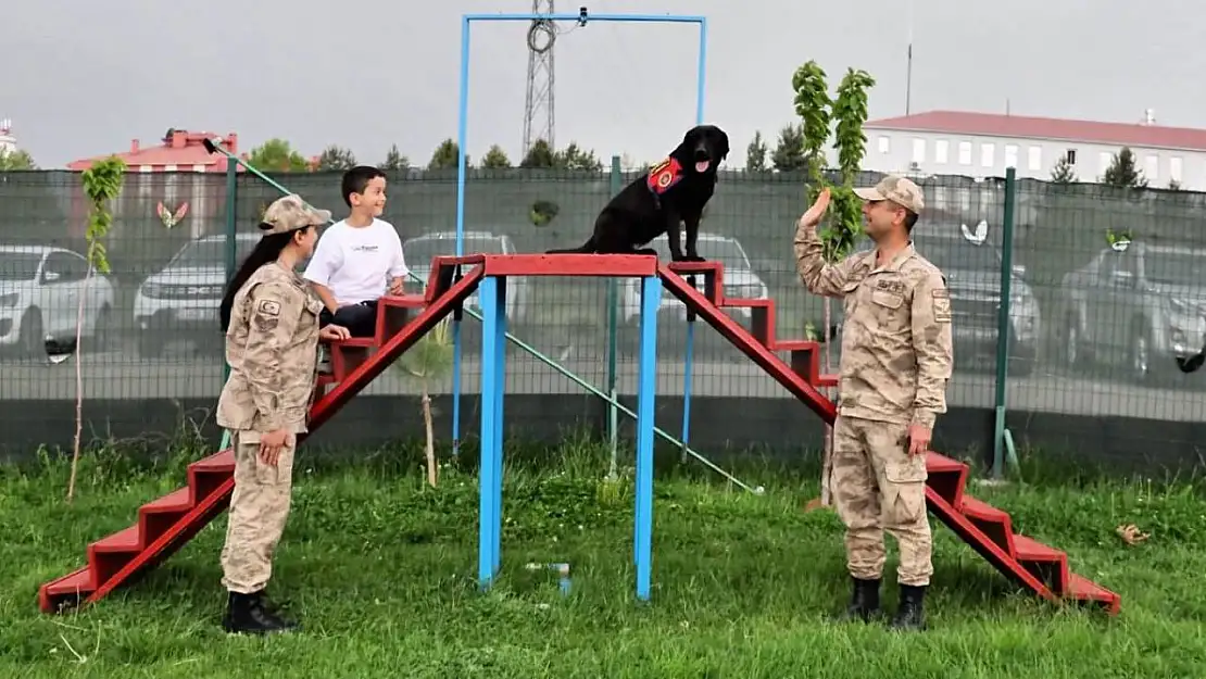 Bingöl'de şehit çocuğu jandarmada unutulmaz bir gün geçirdi