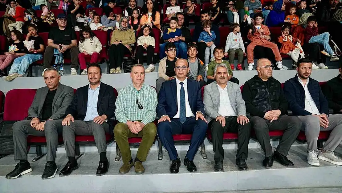 Cambaz Mithat 'Yetenek Sirkiniz' gösterisi renkli ve heyecanlı anlara sahne oldu