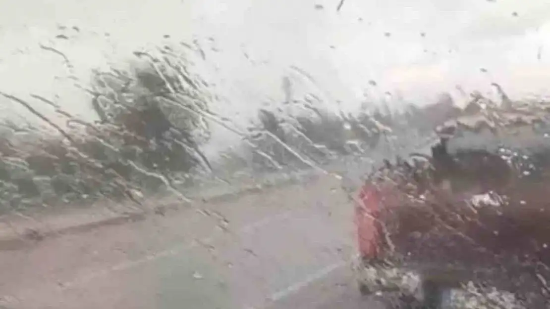Elazığ'a kış geri geldi, dolu ve sağanak etkili oldu