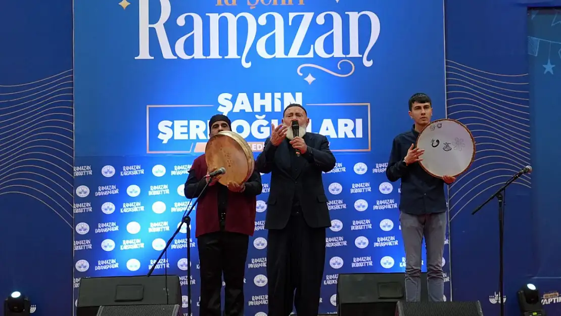 Elazığ Belediyesi Ramazan Etkinliklerinde Tasavvuf Müziği Sanatçısı Turgut Kırgıl Sahne Aldı