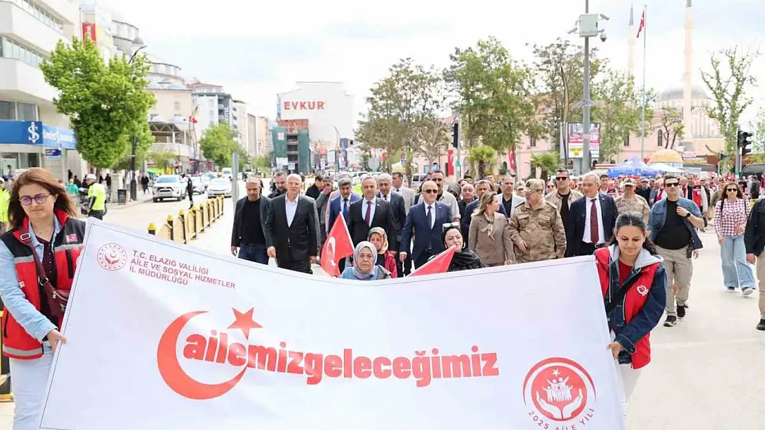 Elazığ'da 'Aile Yılı' yürüyüşü