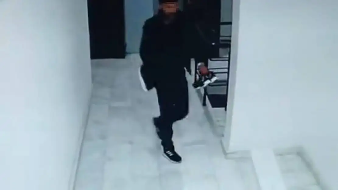 Elazığ'da ayakkabı hırsızlığı kamerada