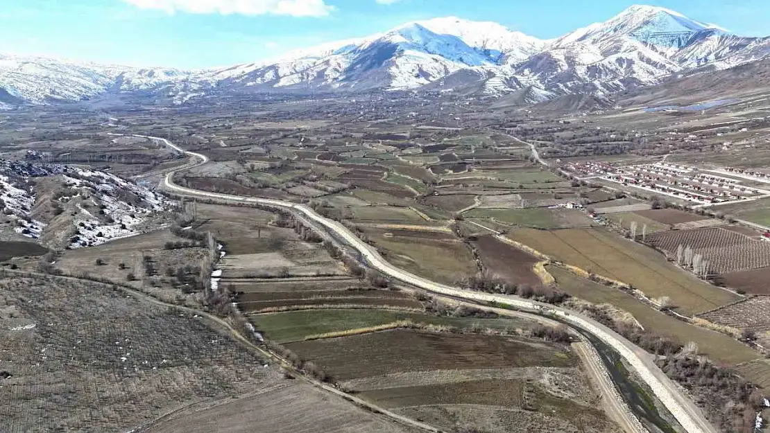 Elazığ'da dere ıslahı çalışmaları sürüyor