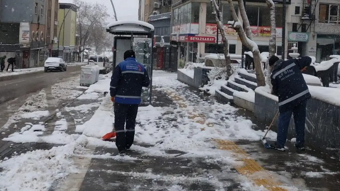 Kahramanmaraş'ın kuzey ilçelerinde kar temizliği