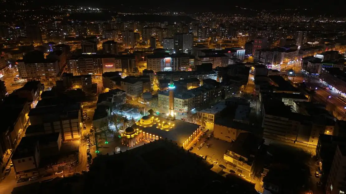 Kayseri Büyükşehir Ramazan'da Camii Kebir'i ışıklandırdı