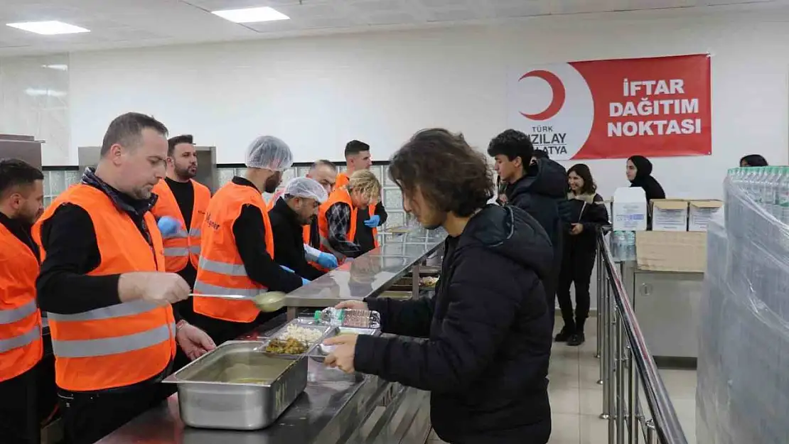 MAGİNDER'den öğrencilere ve hasta yakınlarına iftar yemeği