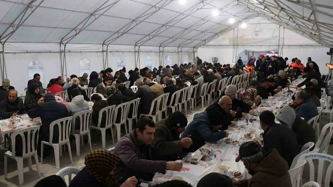 Malatya'da vatandaşlar iftar çadırında bir araya geldi