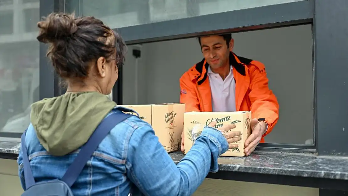 Mersin Büyükşehir Belediyesi, ihtiyaç sahiplerine desteğini sürdürüyor