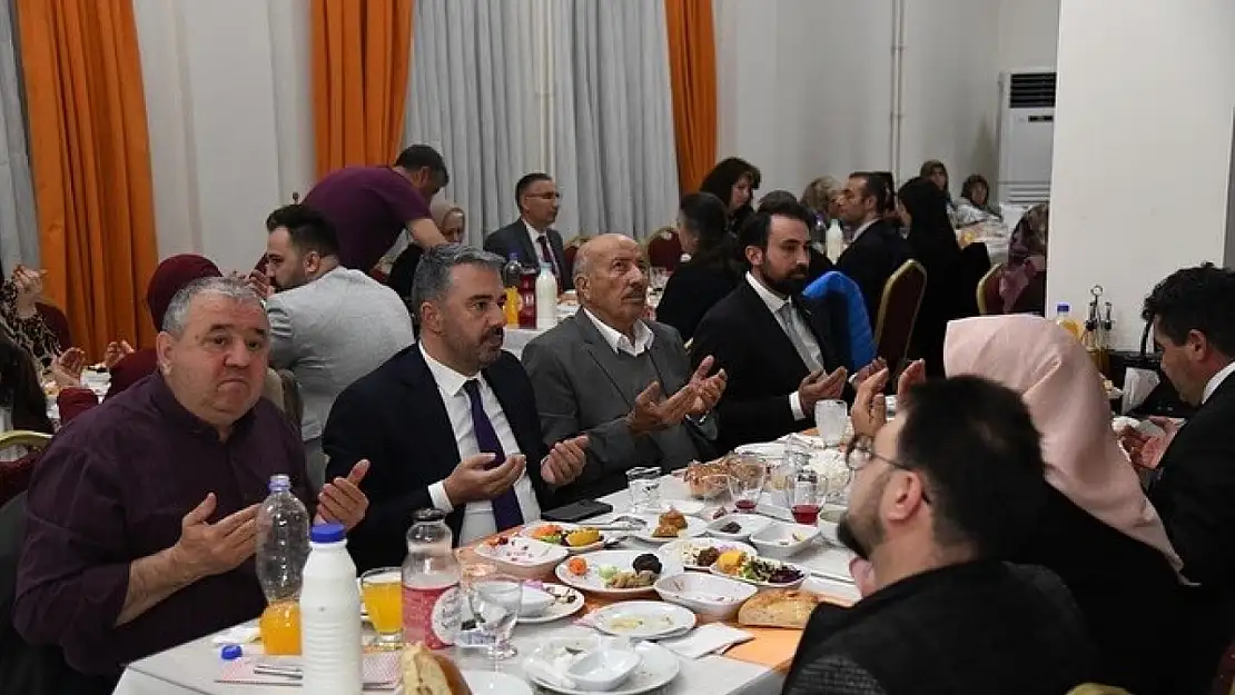 Pursaklar Belediyesi şehit aileleri ve gaziler onuruna iftar düzenledi