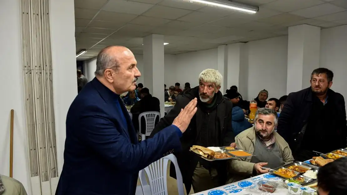 Taşköprü Belediye Başkanı Arslan, ilk orucunu vatandaşlarla açtı