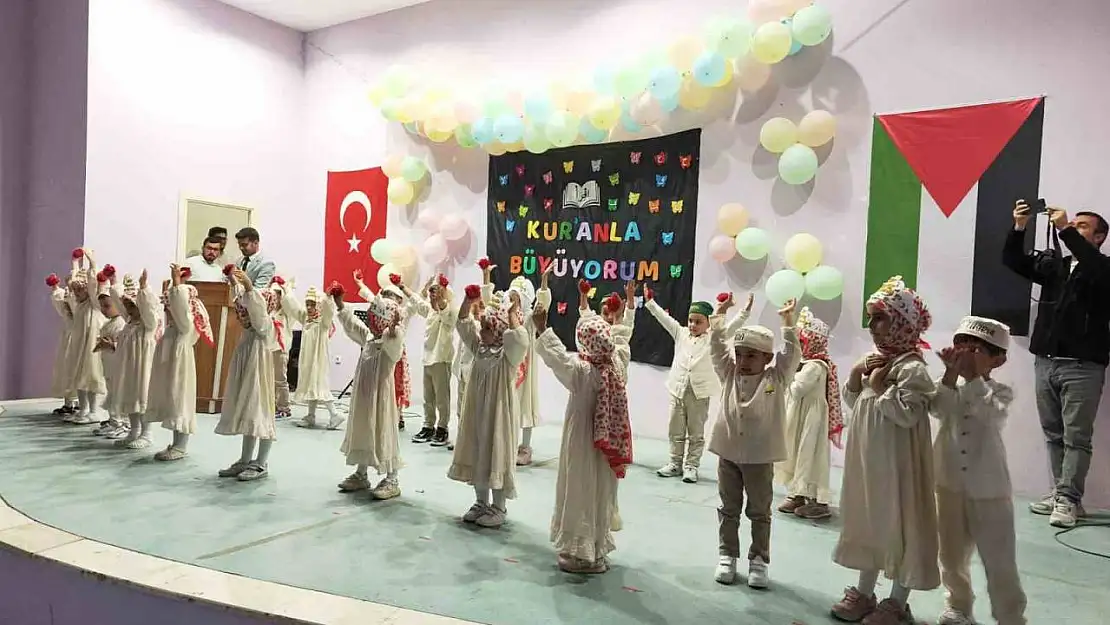 Tunceli'de miniklerin yoğun katılımlı Kur'an kursu kapanış programı