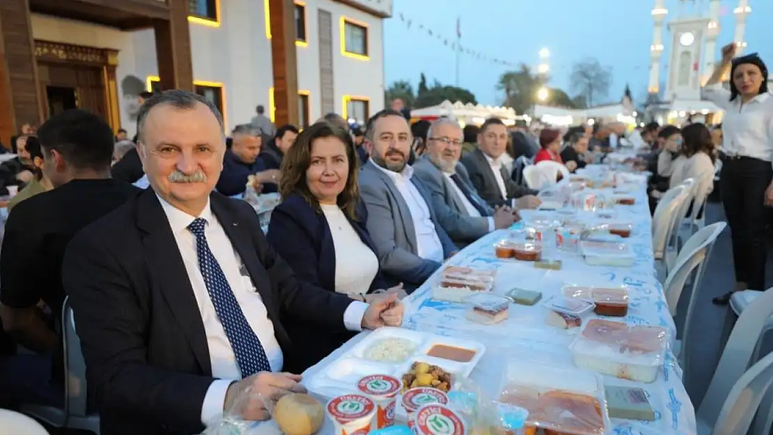 Yunusemre Belediyesi iftarda buluştu