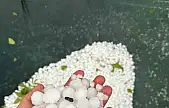 Elazığ'ın yüksek kesimlerinde dolu etkili oldu