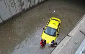 Malatya sağanak yağışa teslim: Yollar göle döndü