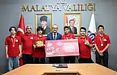 Malatyalı genç yetenekler başarılarını Vali Yavuz'la paylaştı