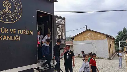 Gezen Sinema Tırı Baskil'de çocuklarla buluştu