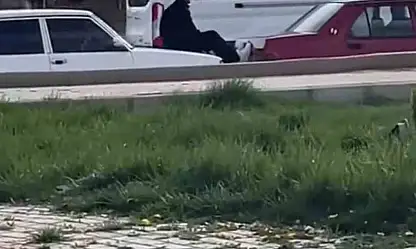 Elazığ'da şaşırtan olay: İki Fiat Tofaş'ın arasına girip halat görevi gördü