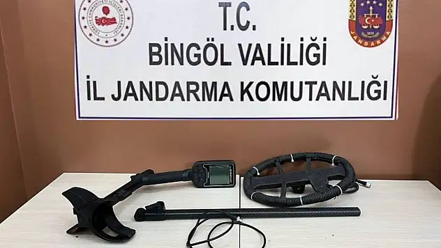 Dedektör ile define ararken yakalandı