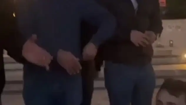 Elazığsporlu taraftarlar Kız Kulesine karşı 'Kar mı Yağmış Şu Harput'un Başına' türküsünü söyledi