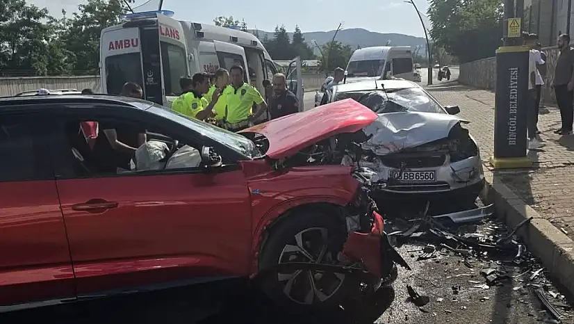 Bingöl'de trafik kazası: 3 yaralı