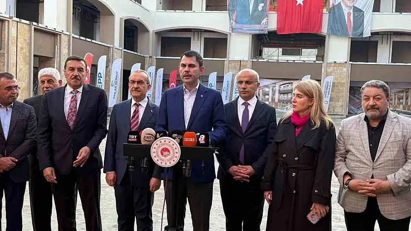 Bakan Kurum, Malatya'da Bakırcılar Çarşısı şantiyesini ziyaret etti: 'Yıl sonuna kadar 453 bin yeni konut ve iş yerini teslim edeceğiz'