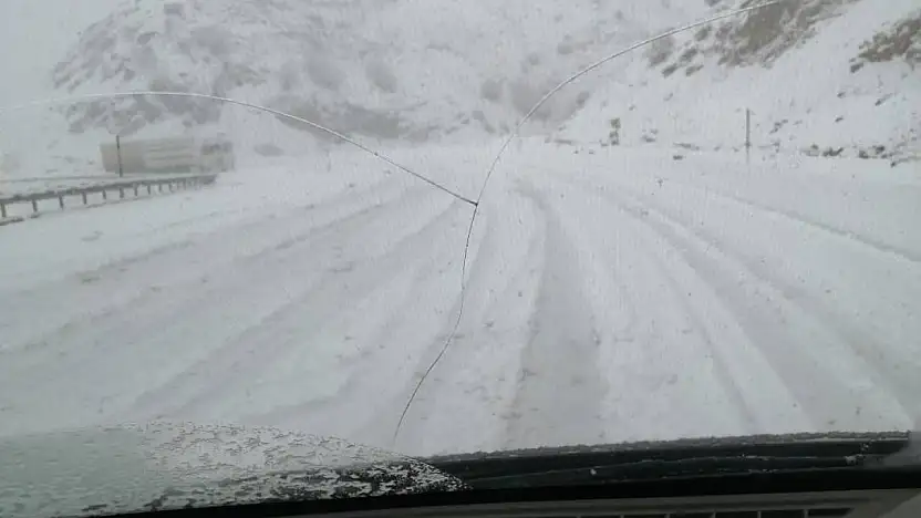 Bingöl'de mayıs ortasında kar sürprizi: Araçlar yolda kaldı
