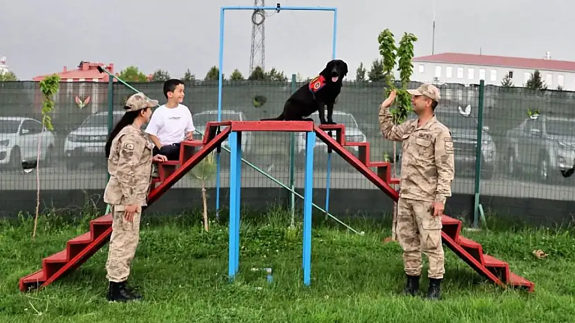 Bingöl'de şehit çocuğu jandarmada unutulmaz bir gün geçirdi