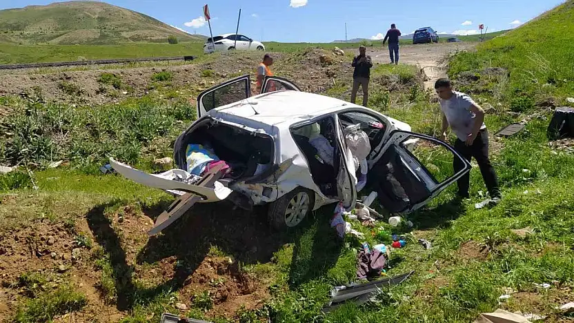Bingöl'de trafik kazası: Baba öldü, eşi ve çocuğu yaralandı