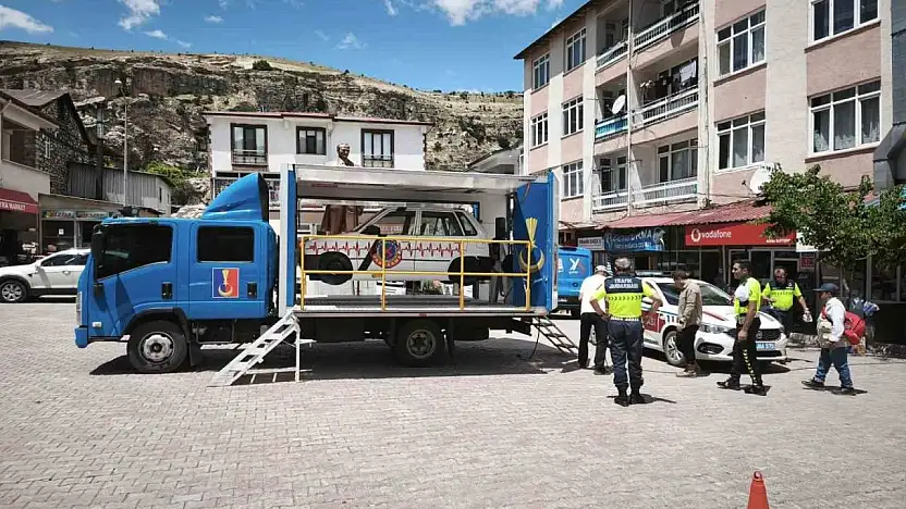 Çemişgezek'te emniyet kemeri simülasyon tırı farkındalık oluşturdu