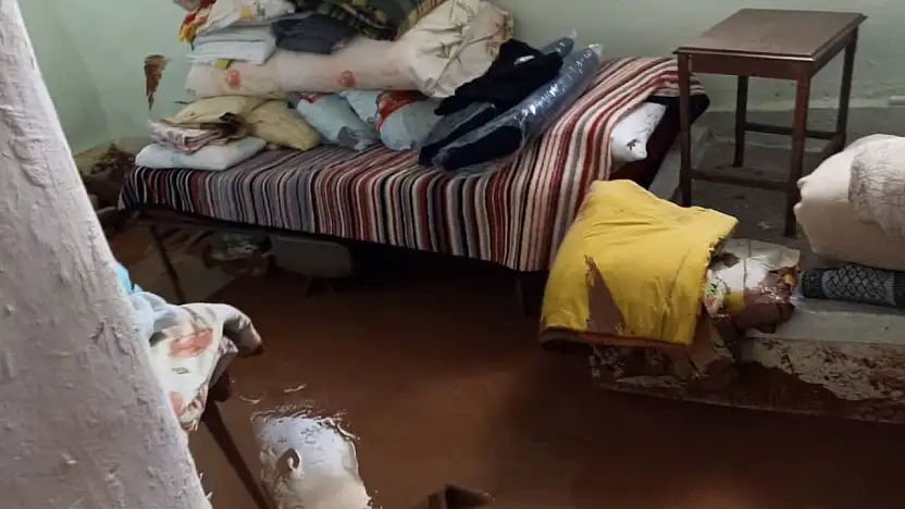 Darende'de sağanak ve dolu su baskınlarına neden oldu