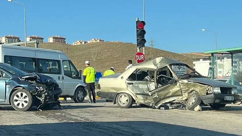 Elazığ'da zincirleme trafik kazası: 1 ölü 3 yaralı
