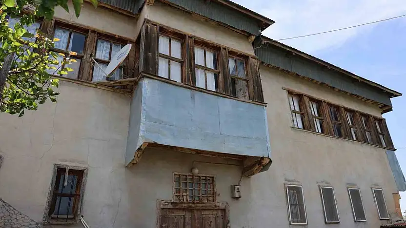 Elazığ'daki 'Kırk kapılı konak' tarihe ışık tutmaya devam ediyor