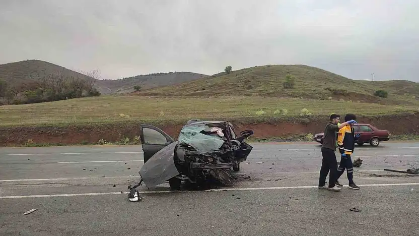Malatya'da hafif ticari araç ile otomobil çarpıştı: 2 ölü, 2 yaralı