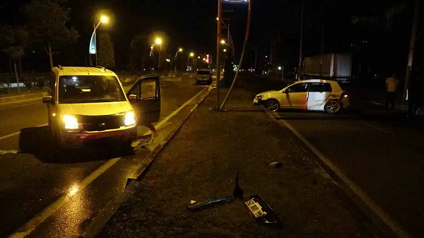 Malatya'da hafif ticari araç ile otomobil çarpıştı: 2 yaralı