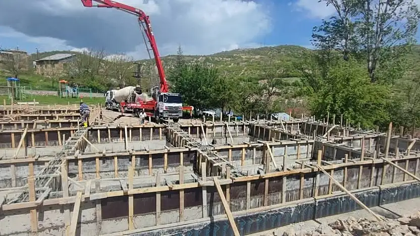 Mazgirt'te depreme dayanıksızlığı nedeni ile yıkılan okul yeniden yapılıyor