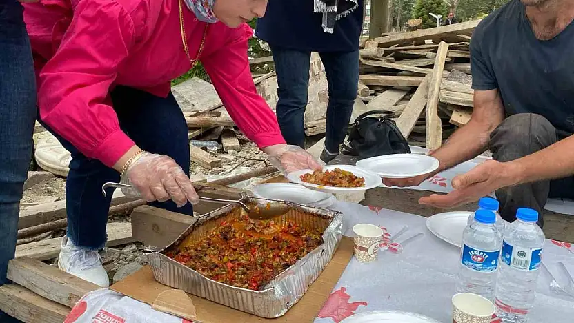 Öğrenciler 1 Mayıs'ta işçilerle bir araya geldi