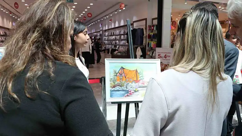 Öğrencilerin yıl sonu resim sergisi büyük beğeni topladı