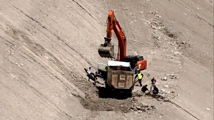 Tunceli'de kamyon şarampole yuvarlandı: 1 yaralı